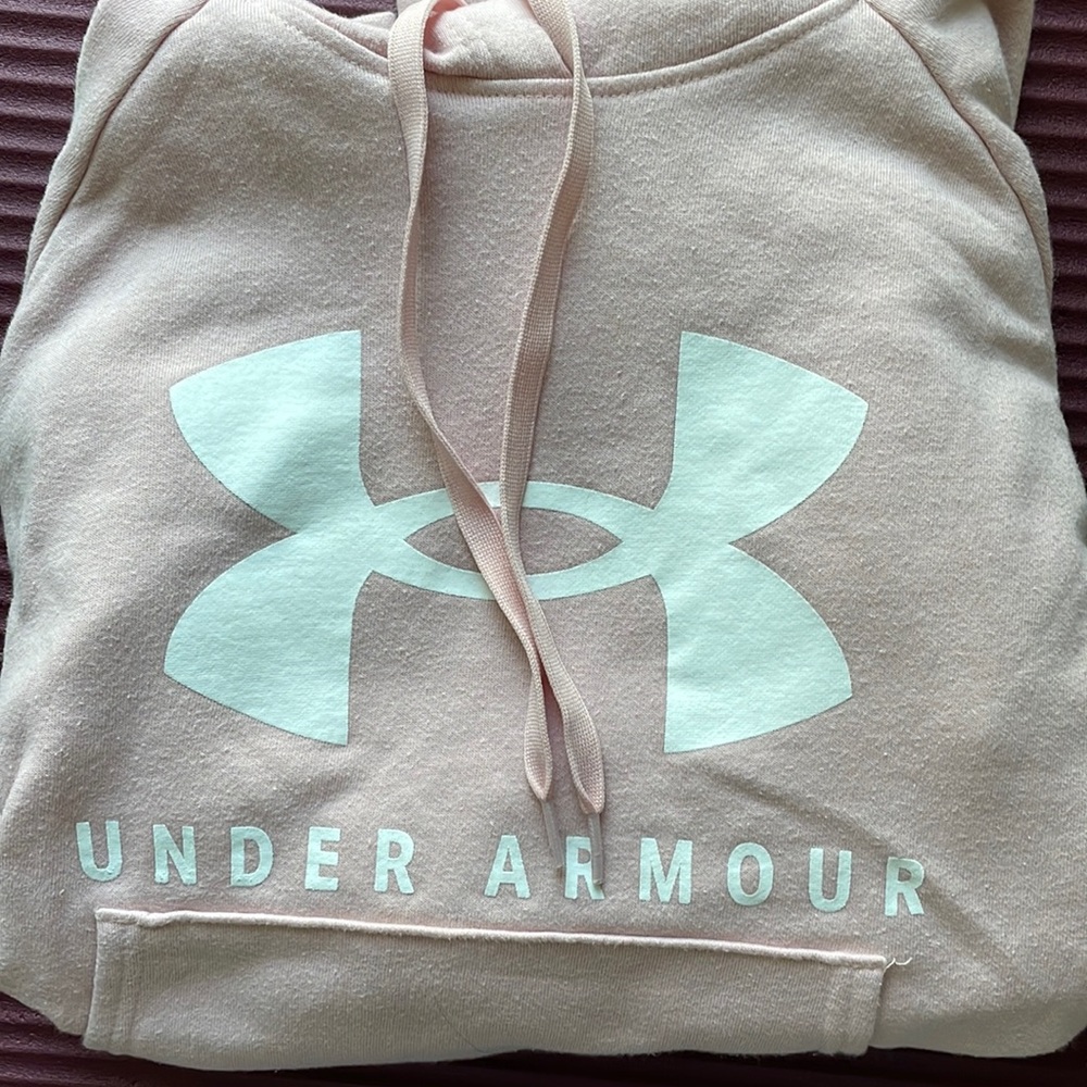 Underarmour light pink heatgear hoodie (S)